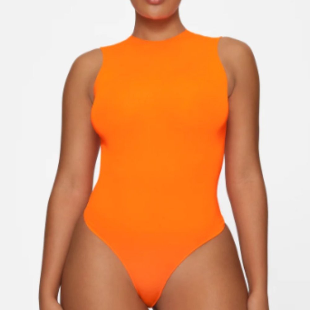 Skims ESSENTIAL CREW NECK SLEEVELESS BODYSUIT s/m highlighter orange